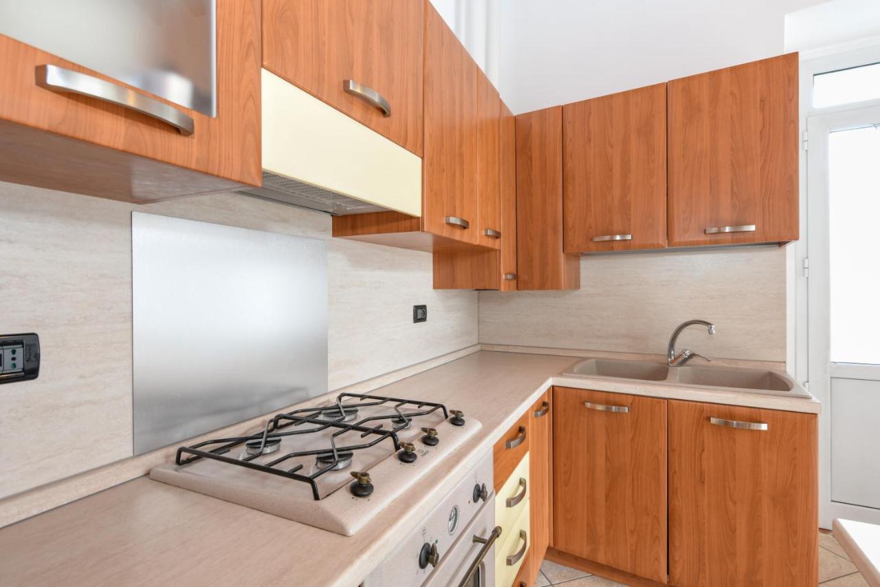 Moniga del Garda Appartamento In Piazza מראה חיצוני תמונה