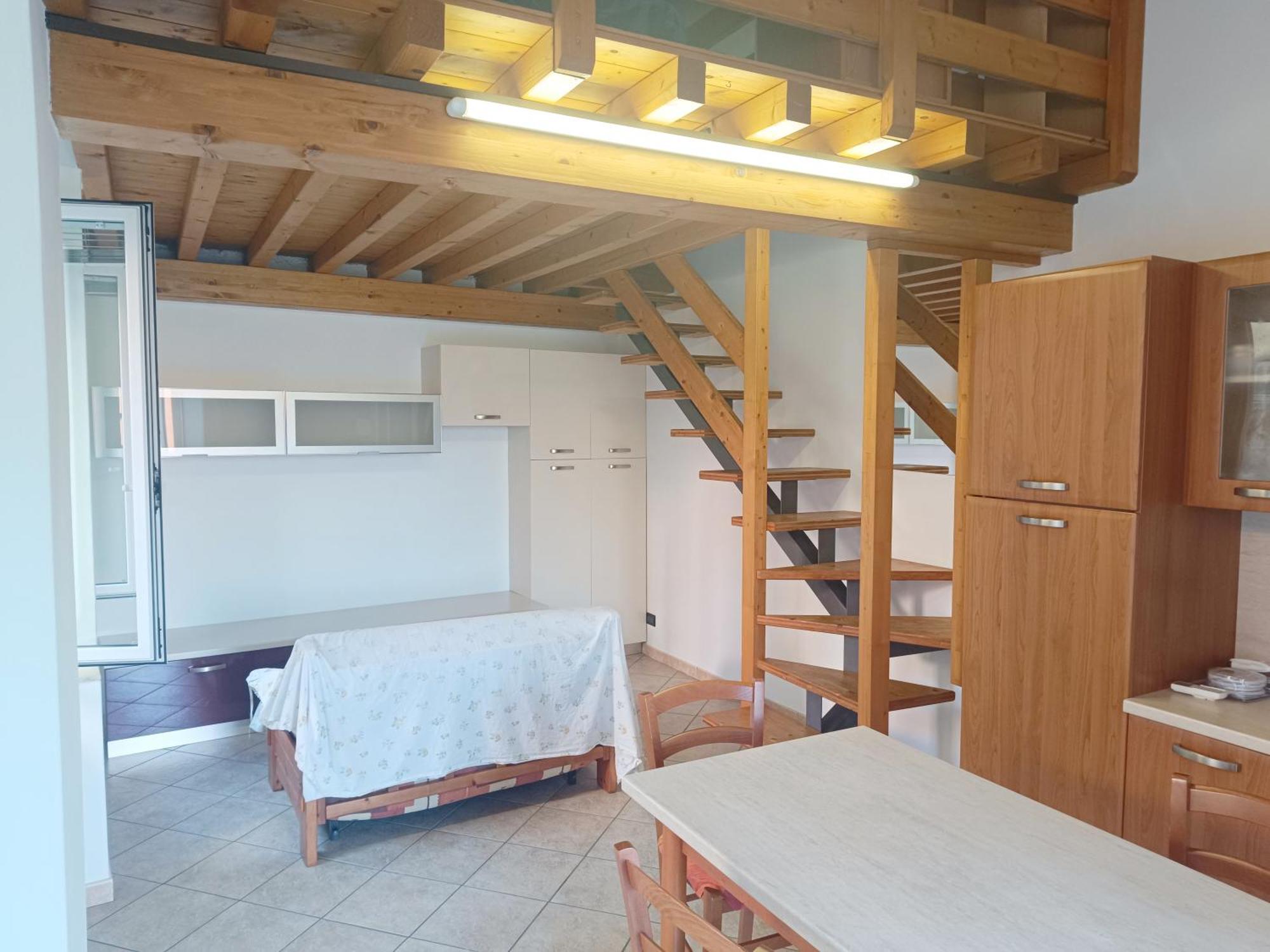 Moniga del Garda Appartamento In Piazza מראה חיצוני תמונה